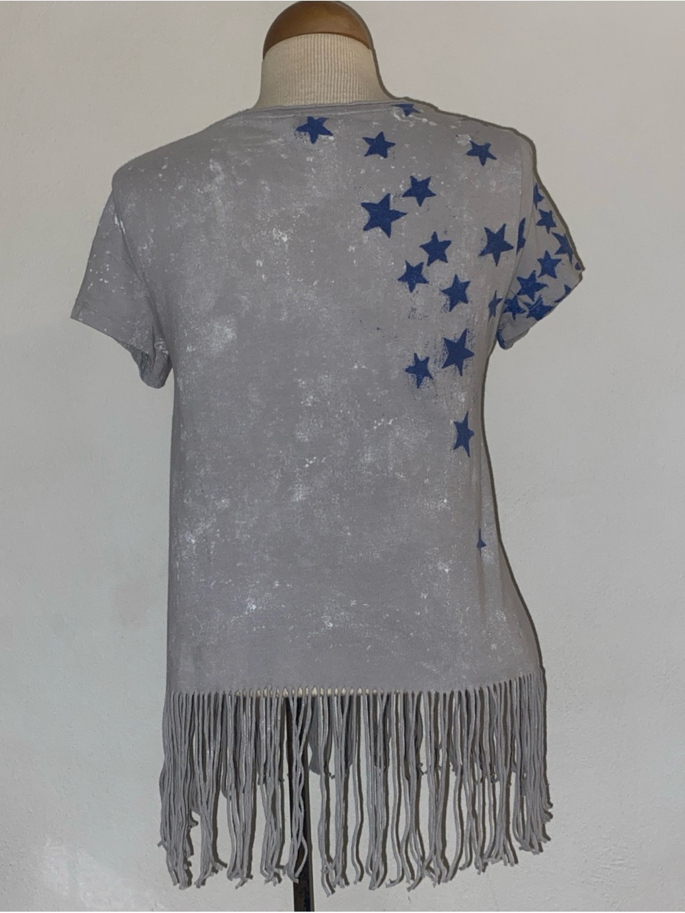Rock & Republic Light Gray Tee with Black Label 4th of July - Picture 3 of 5